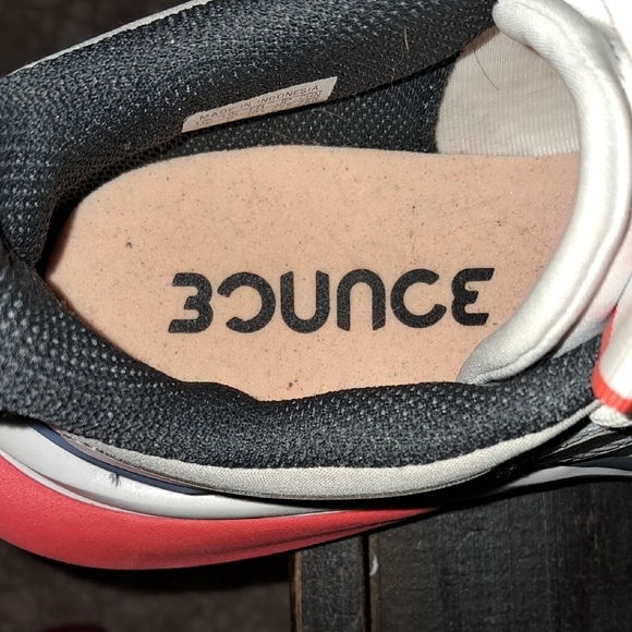 Adidas White and Red Sneakers - Picture 3 of 8